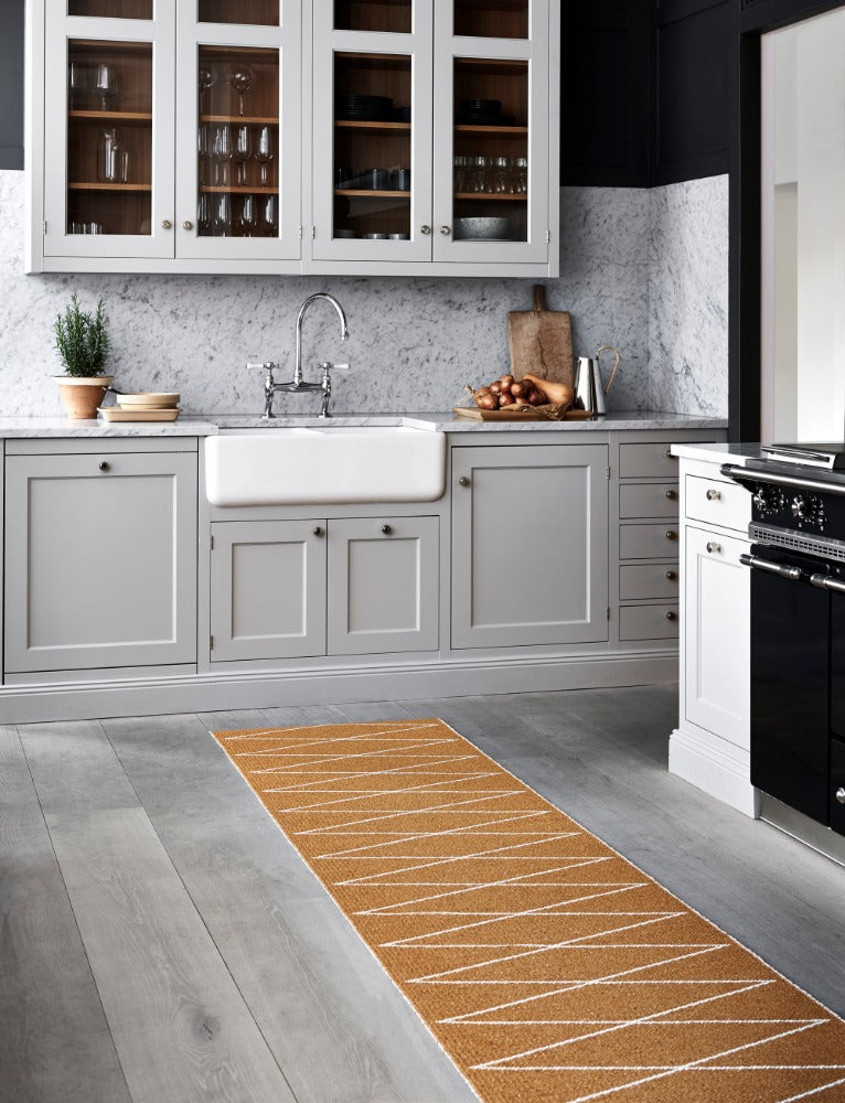 Buy MAX from Pappelina online - A modern rug with timeless design