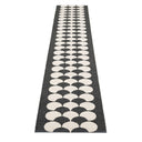 Picture of Svart/Vit Pappelina matta POPPY Vanilla/Black 70 x 350 cm / 2 ¼' x 11 ½'