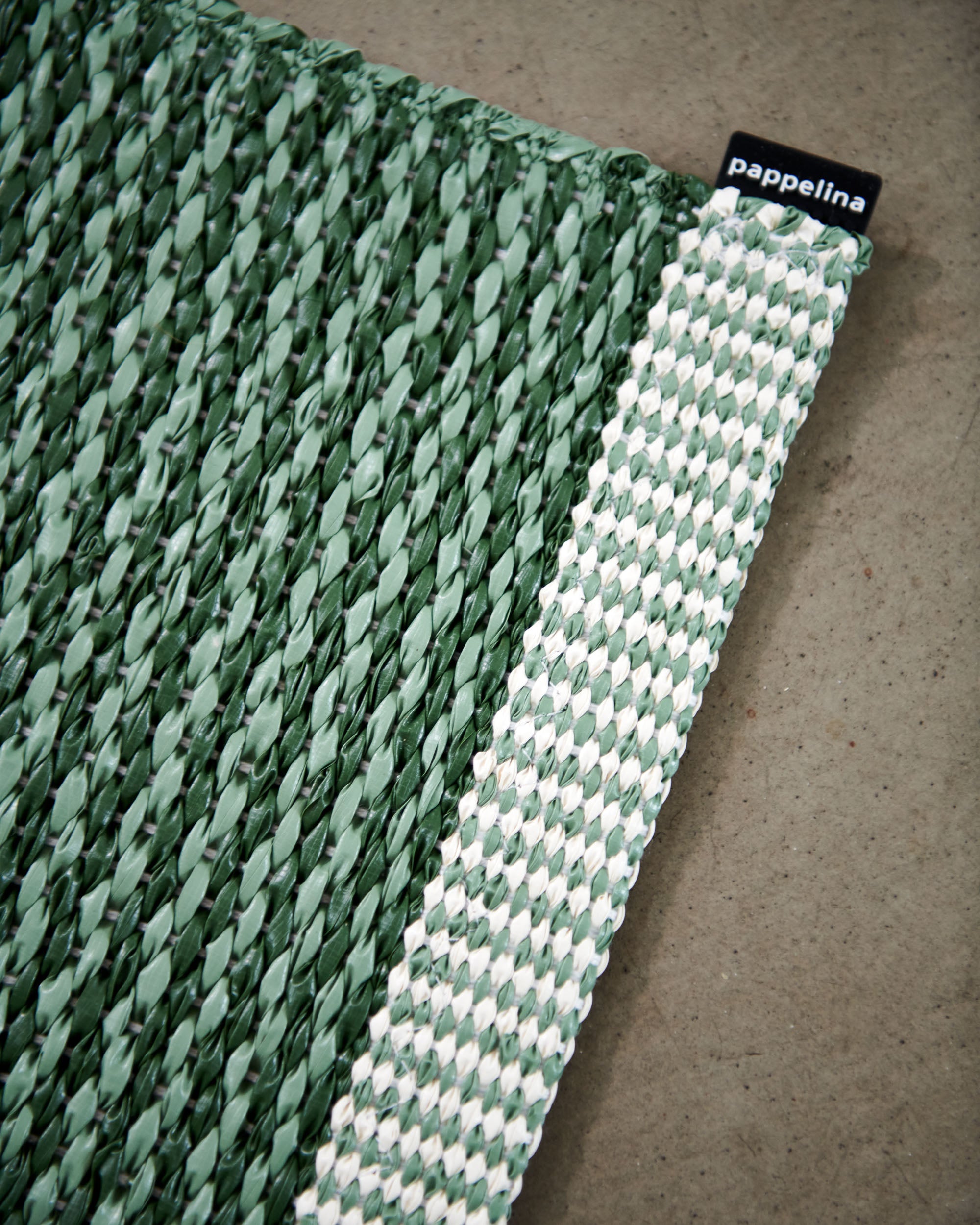 ぽち　pappelina MONO Leaf - Runner Rug – Pappelina